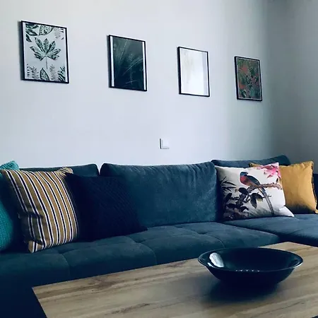 Appartement S8 Luxury Oldtown - Foodstore, Crib, Babychair, Netflix, Pc Screen, Unlimmusic Košice