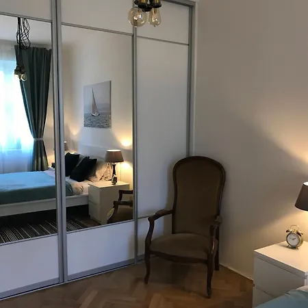 Daire S8 Luxury Oldtown Apt - Parking, Foodstore, Crib, Babychair, Pc Screen, Unlimmusic *